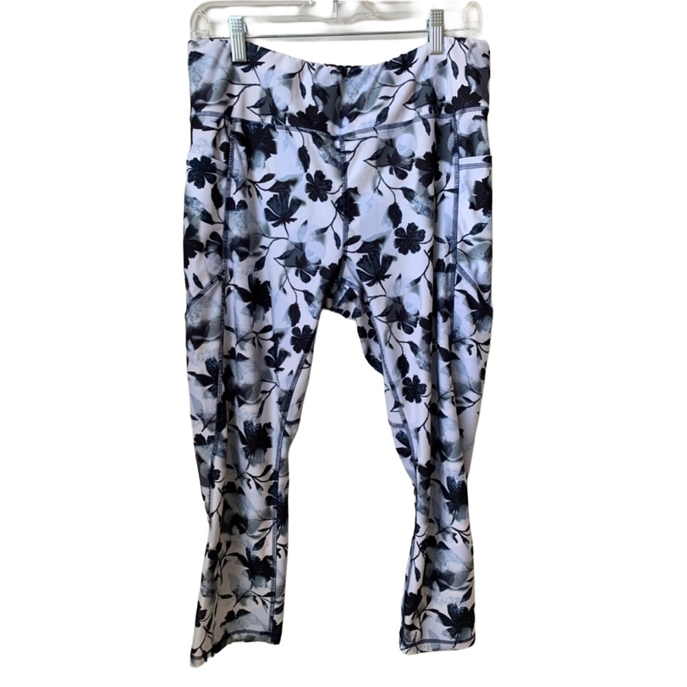 DIP Women’s Black & Gray Floral Print on White Capri Side Pockets Leggings